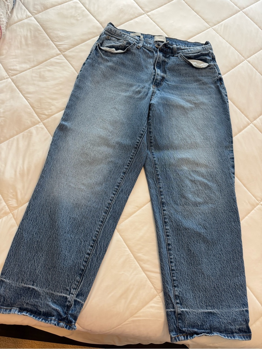 Universal Thread Medium Wash Straight Leg Jeans